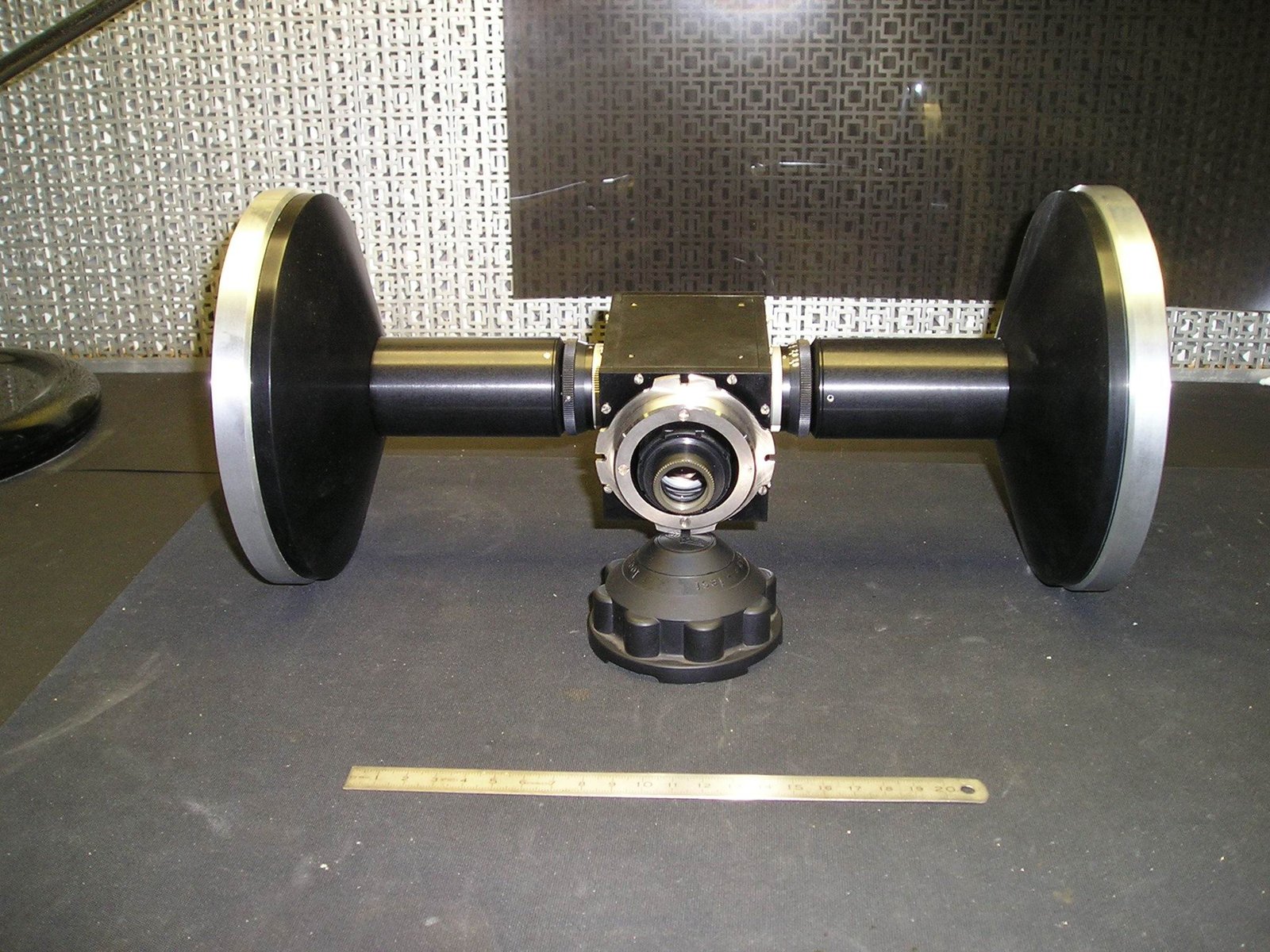 Both C-mount lenses on the T-junction.