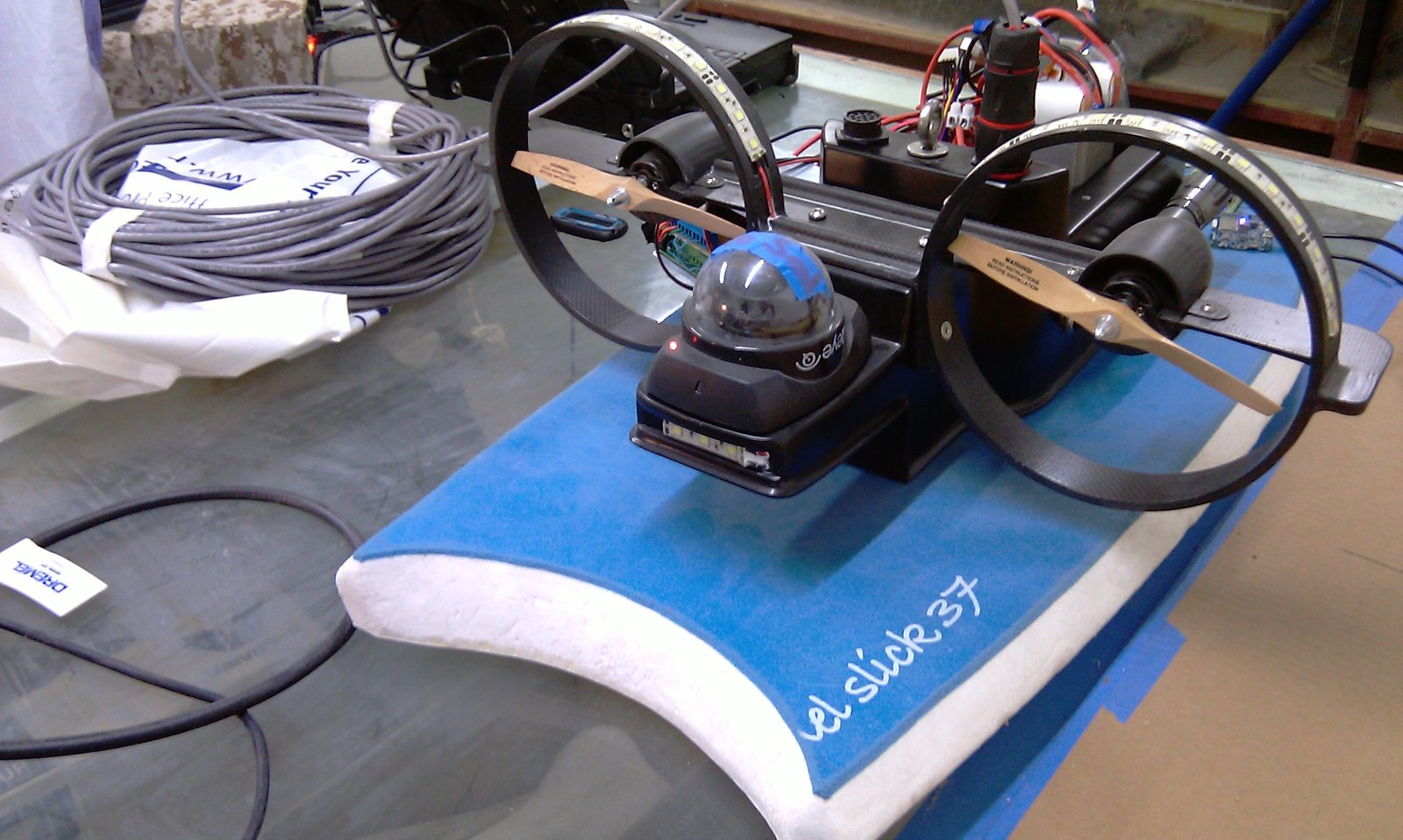 The 360° camera on the hull.