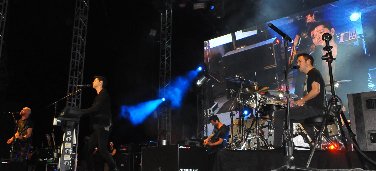 Live band, 360° from the stage.